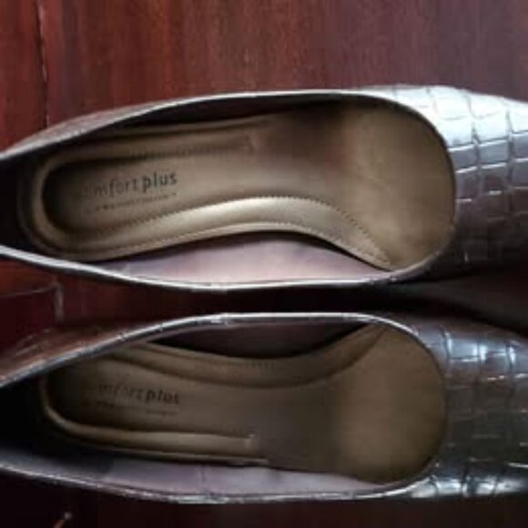 Mock Croc Pumps - size 8 - Picture 3 of 4